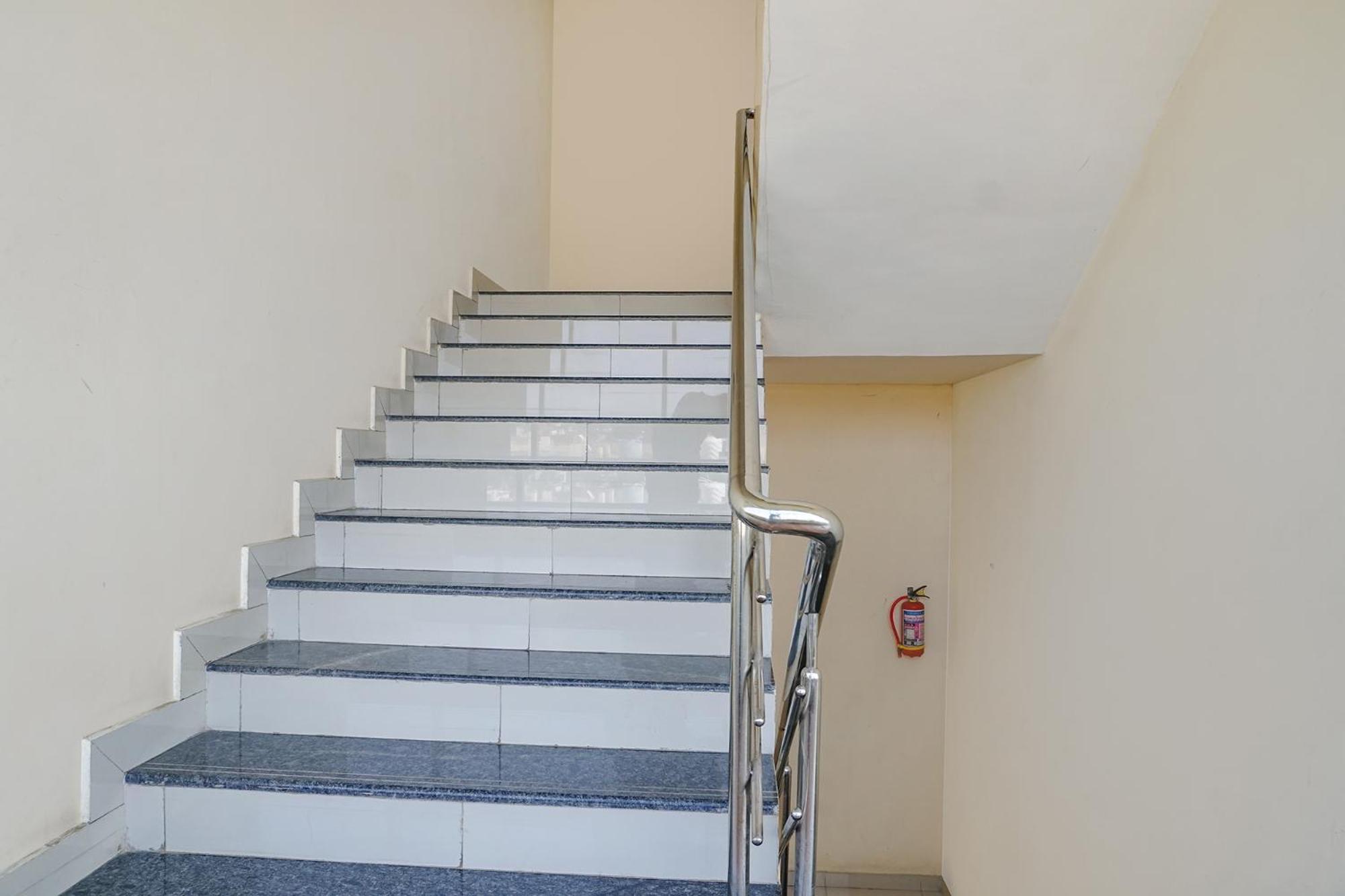 Fabexpress Vaishnav Inn Talegaon Dabhade Exterior foto
